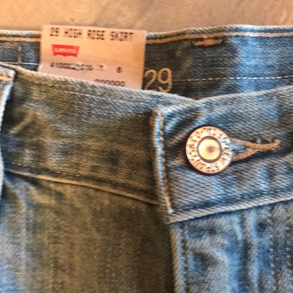 Levi’s high rise denim skirt - Picture 3 of 4
